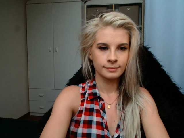 KristineNatural live cam on BongaCams