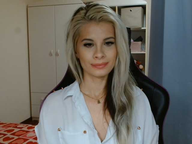 KristineNatural live cam preview