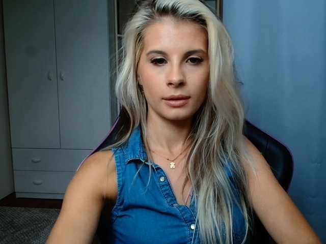 KristineNatural live cam on BongaCams
