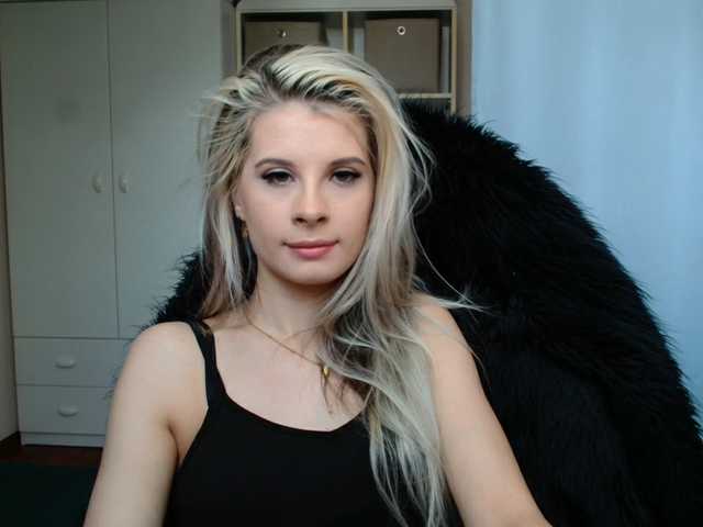 KristineNatural live cam