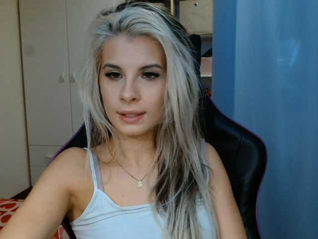 KristineNatural live cam on BongaCams