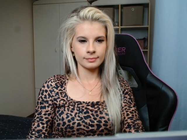 KristineNatural live cam on BongaCams