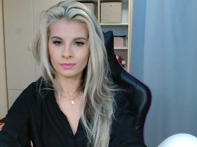 KristineNatural live cam on BongaCams