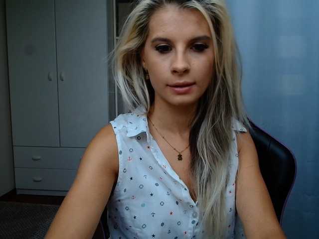 KristineNatural live cam on BongaCams