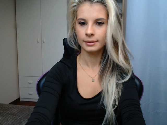 KristineNatural live cam on BongaCams