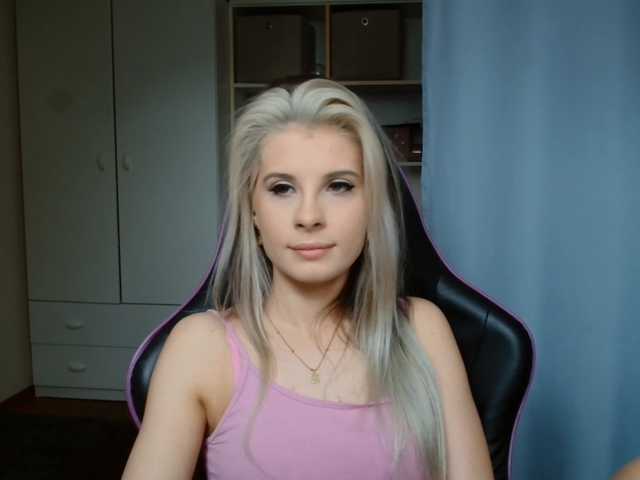 KristineNatural live cam on BongaCams