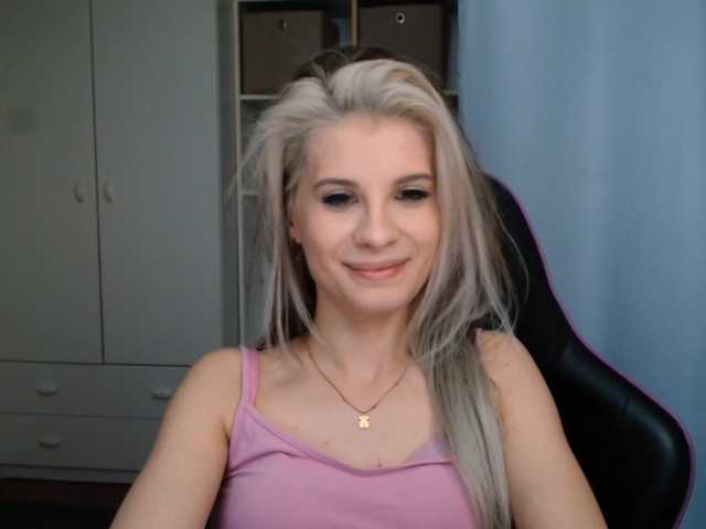 KristineNatural live cam on BongaCams