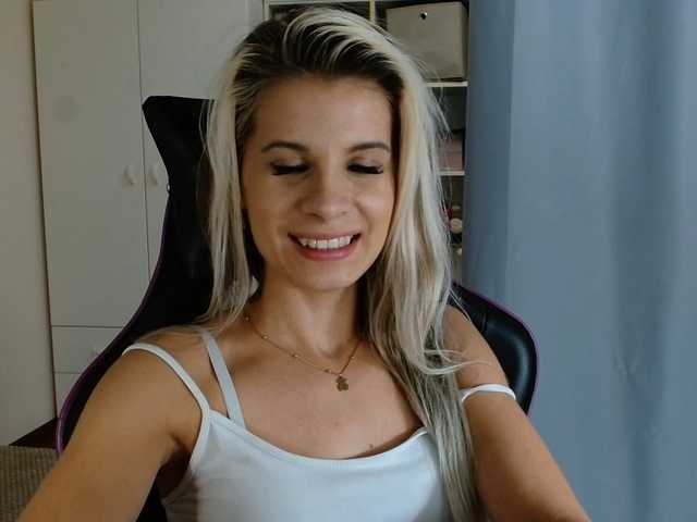 KristineNatural live cam on BongaCams