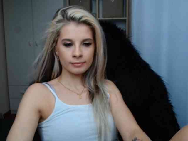 KristineNatural webcam