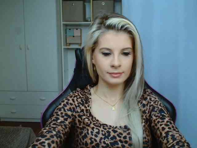 KristineNatural webcam