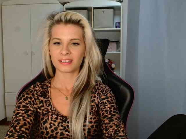 KristineNatural webcam