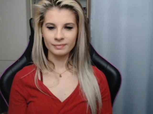 Model: KristineNatural