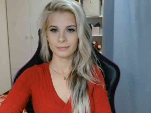 Model: KristineNatural