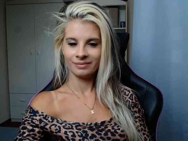 KristineNatural webcam