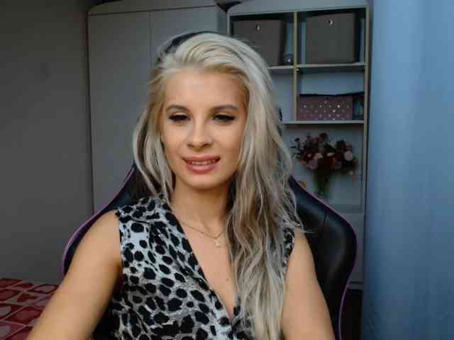 KristineNatural webcam