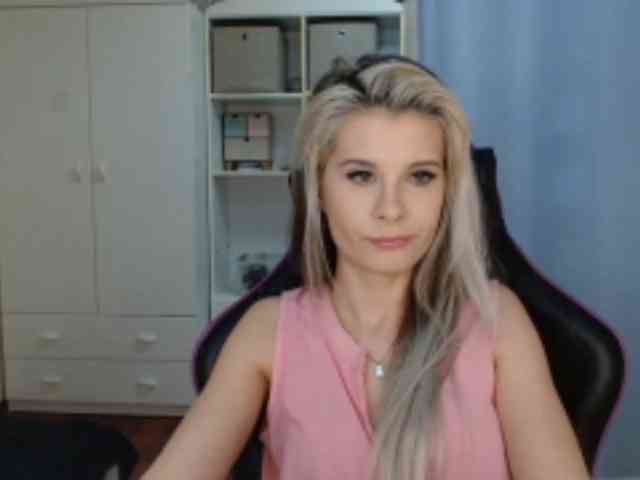 KristineNatural webcam