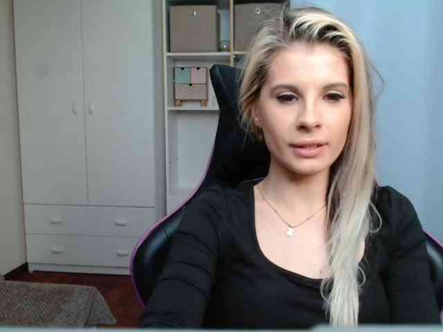 KristineNatural webcam