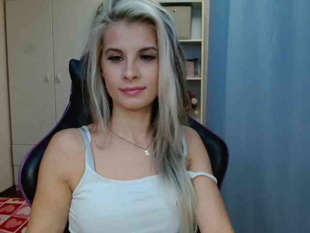 Model: KristineNatural