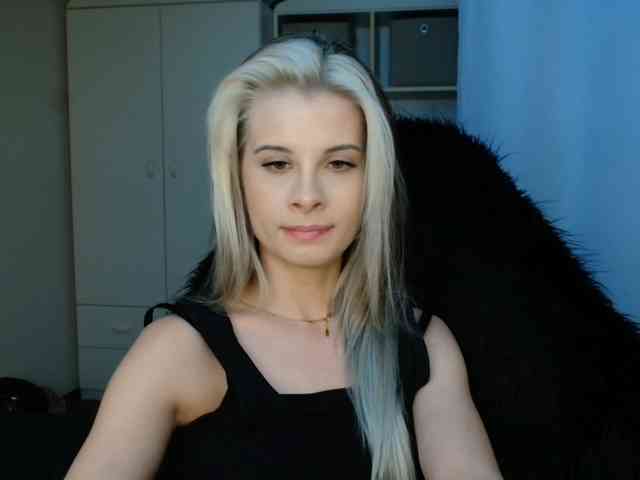 Model: KristineNatural