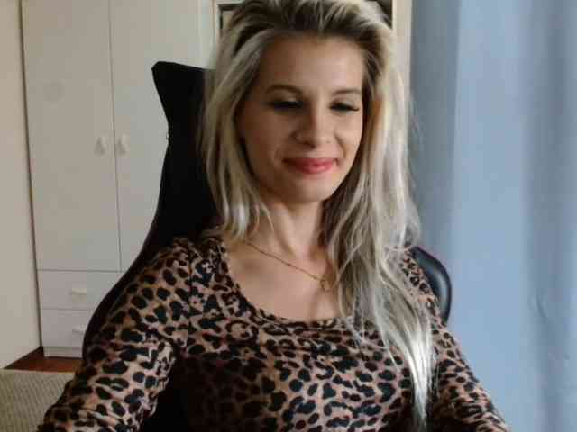 KristineNatural webcam