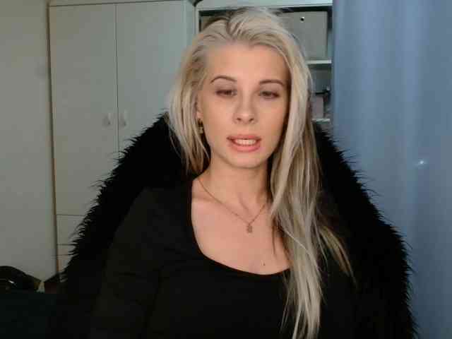 Model: KristineNatural