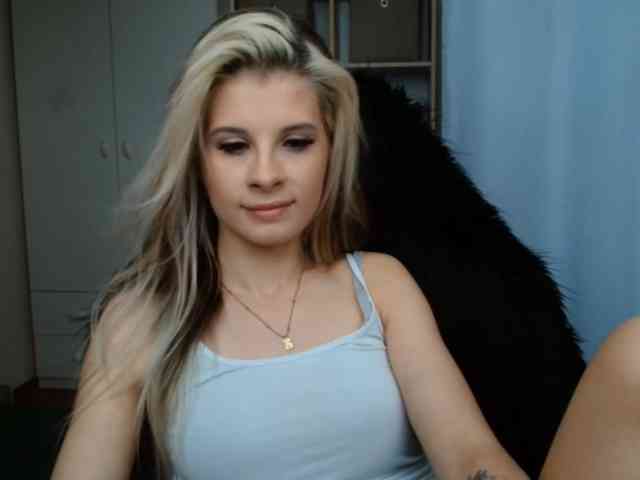 KristineNatural webcam