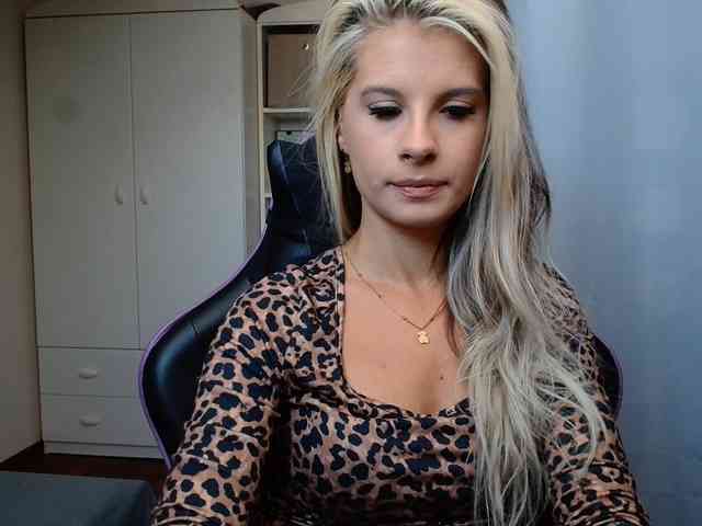 KristineNatural webcam