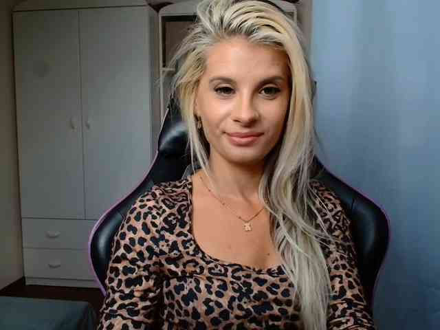 KristineNatural webcam