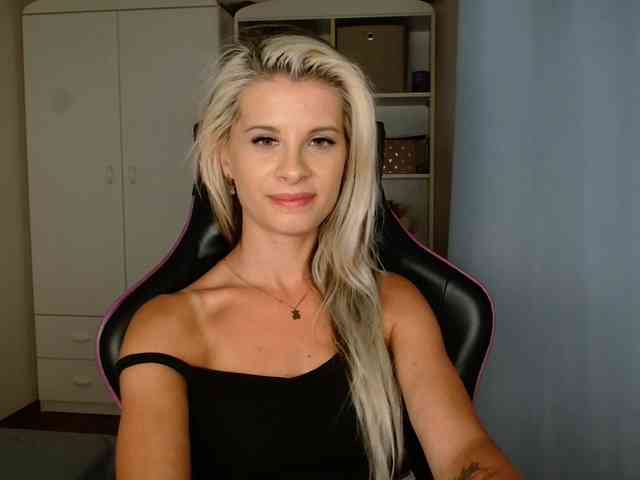 KristineNatural webcam