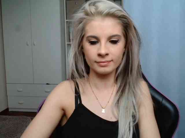 Model: KristineNatural