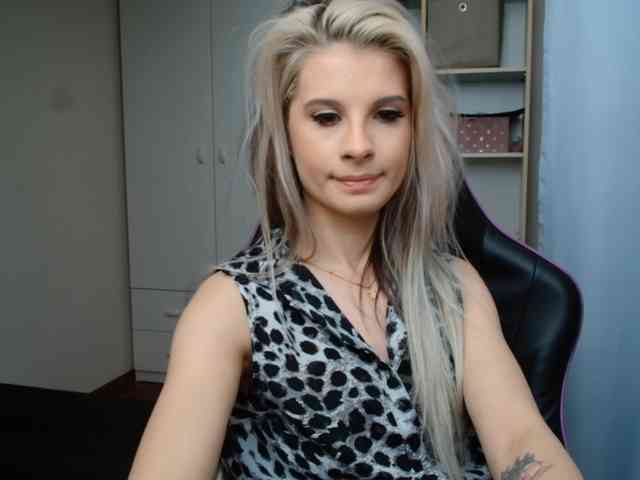 KristineNatural webcam