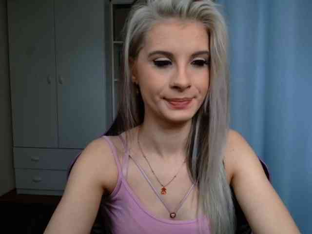 Model: KristineNatural