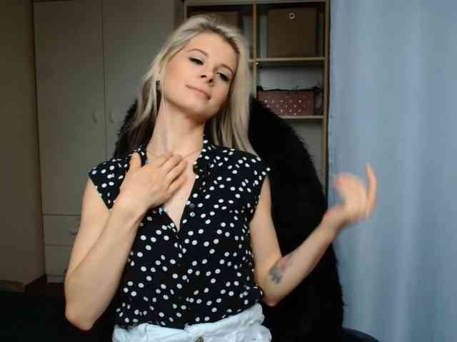 KristineNatural webcam