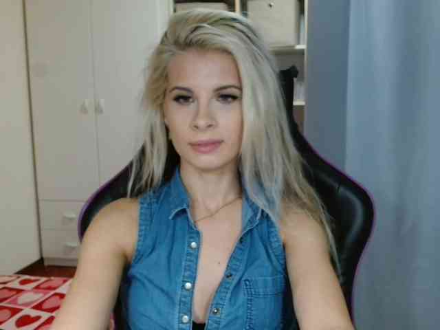 Model: KristineNatural