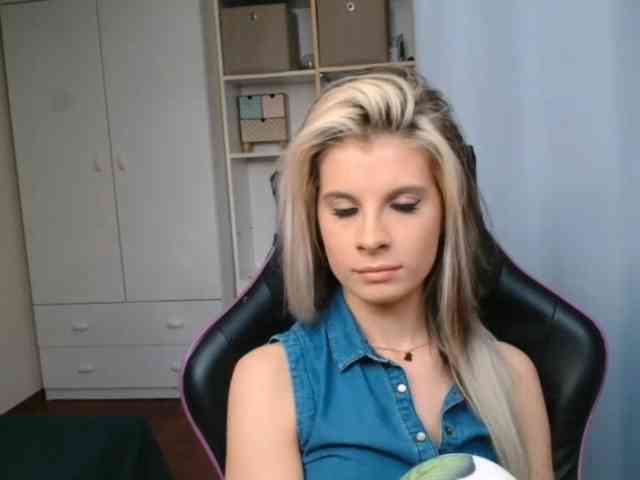KristineNatural webcam