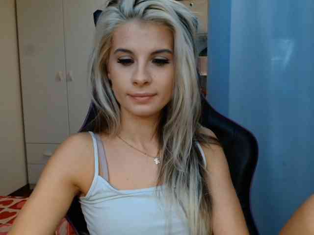 Model: KristineNatural