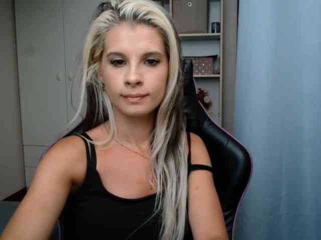 Model: KristineNatural
