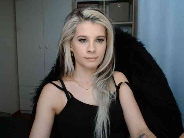 KristineNatural webcam