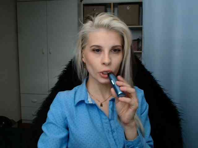 Model: KristineNatural