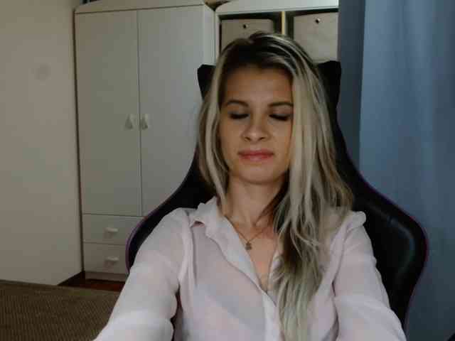 KristineNatural webcam