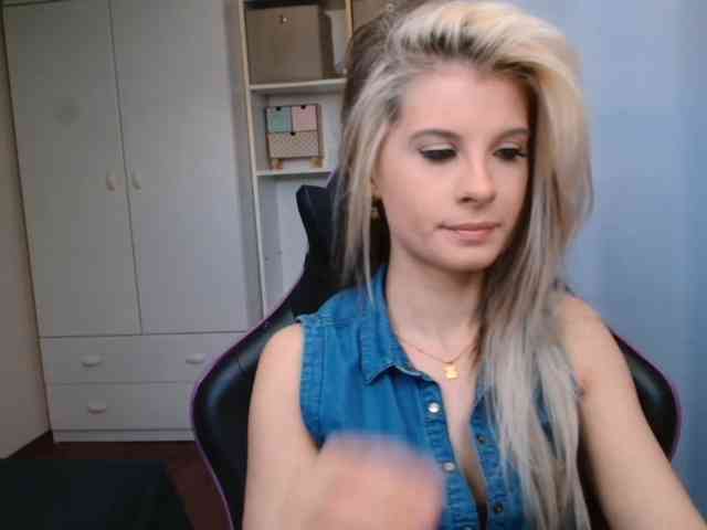 KristineNatural webcam