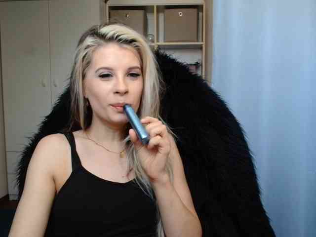 KristineNatural webcam