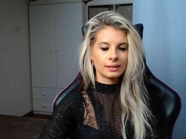 KristineNatural webcam