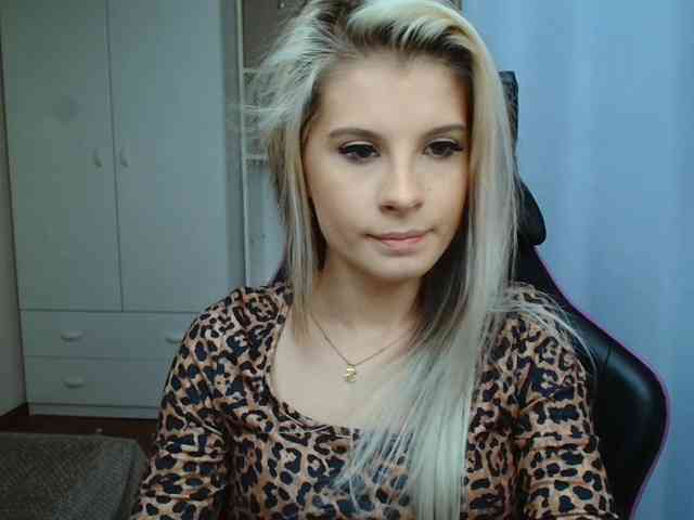 Model: KristineNatural