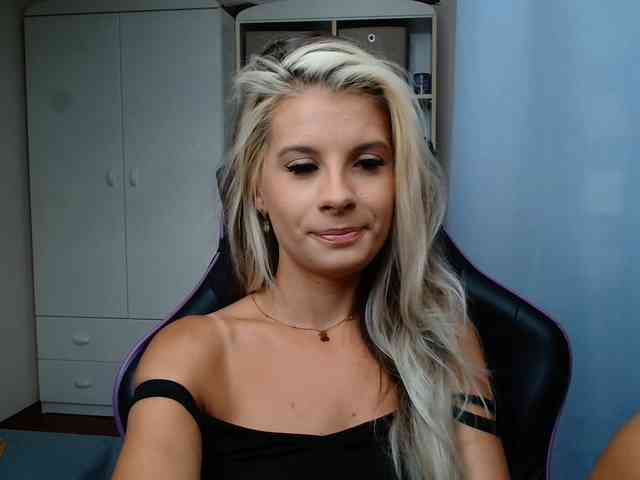 KristineNatural webcam