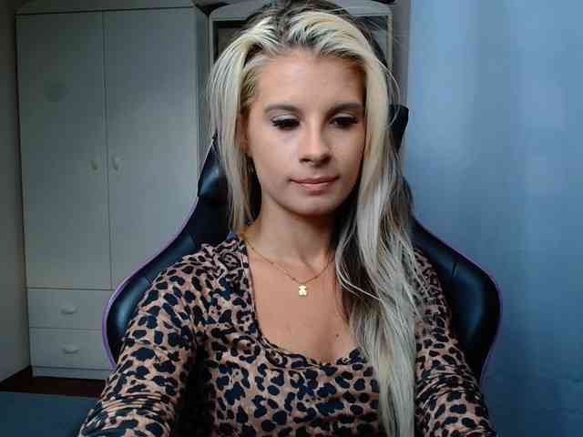 KristineNatural webcam