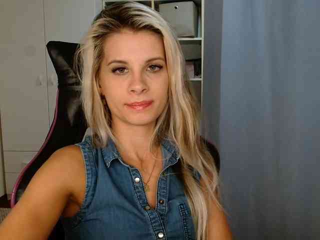KristineNatural webcam