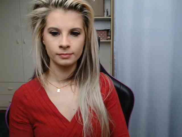 Model: KristineNatural