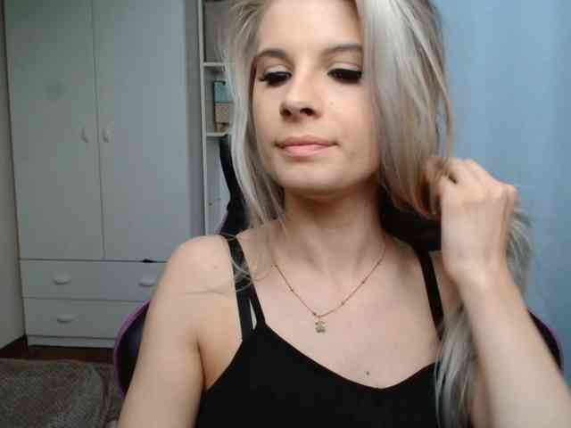 Model: KristineNatural