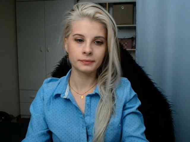 Model: KristineNatural
